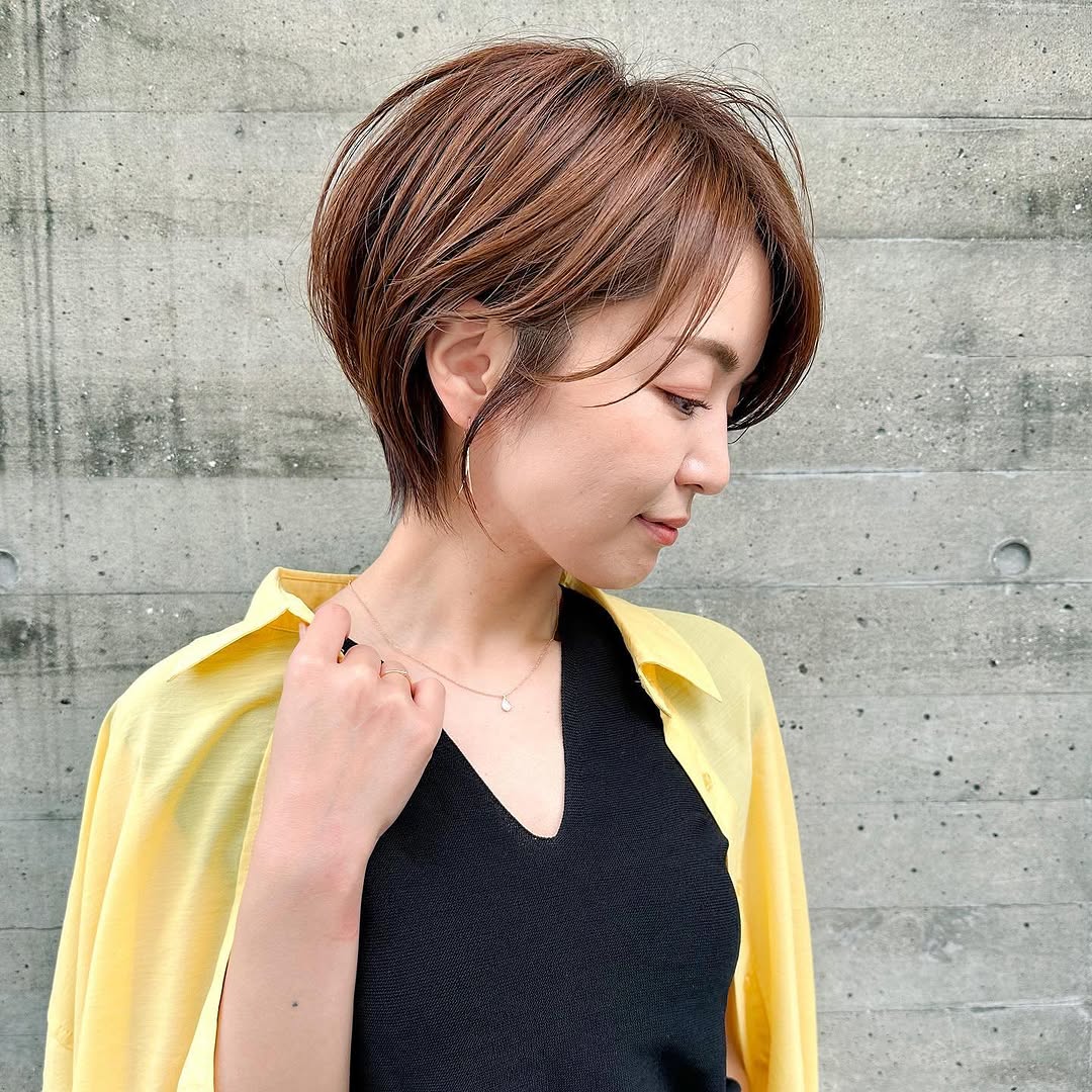 最新版】ブラウンカラーのおしゃれショートヘア25選！デザインにも注目